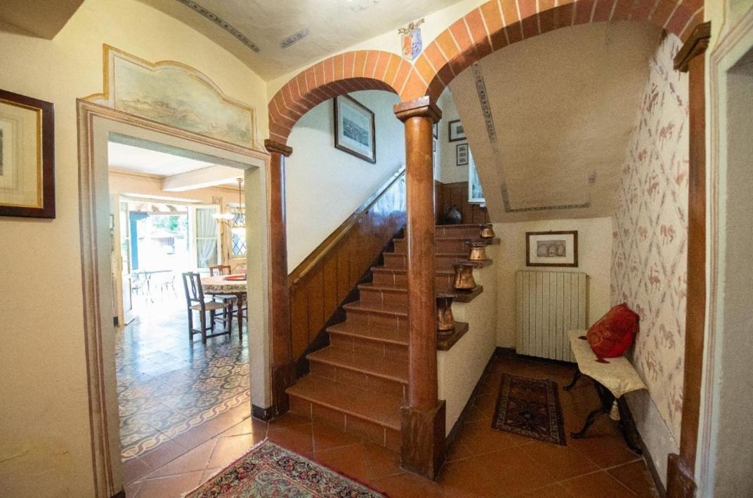 Villa Ottocentesca Immersa Nel Verde Montecavolo Exteriör bild